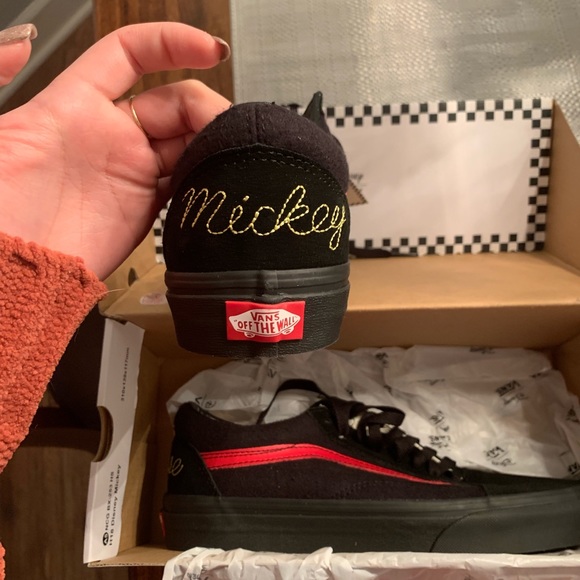 Limited Mickey Mouse vans - Picture 4 of 8